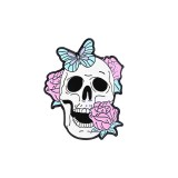 Maria King Koponyás rózsás pillangós kitűző