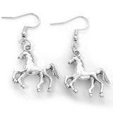 Maria King Lovas fülbevaló, választható arany vagy ezüst színű akasztóval