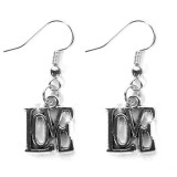 Maria King LOVE felirat fülbevaló, választható arany vagy ezüst színű akasztóval