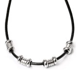 Maria King Mágnes záras bőr nyaklánc ezüst színű nemesacél díszekkel 4., márkadobozban