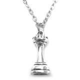 Maria King Sakkfigura-Bástya medál lánccal