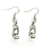 Maria King Sakkfigura huszár fülbevaló, választható arany vagy ezüst színű akasztóval