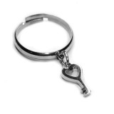 Maria King Szív Kulcs charmos állítható méretű gyűrű, ezüst színű, választható szélességben