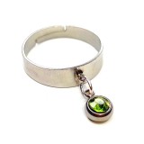 Maria King Zöld kristály charmos állítható méretű gyűrű, ezüst színű, választható szélességben