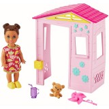 Mattel Barbie Skipper Babysitters: Kislány baba és kerti játszóház kiegészítő szett