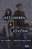 Maxim Könyvkiadó Jay Asher, Carolyn Mackler: Kezünkben a jövőnk - könyv