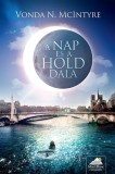 Maxim Könyvkiadó Vonda N. McIntyre: A Nap és a Hold dala - könyv