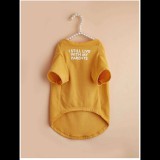 "Még mindig a szüleimmel élek" kutyapóló, sárga, XL-es