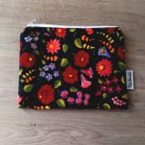 Mosható betét tartó fekete alapon virágok