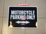 Motoros fém parkolótábla ( Motorcycle Parking Only felirattal ) Xmas