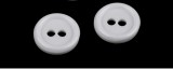 Műanyag fehér 2 lyukú gomb 4 db -os csomagban - 10 mm