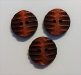 Műanyag gomb, két lyukú, bordó színű 15 mm