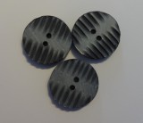 Műanyag gomb, két lyukú, szürke színű 23 mm