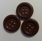 Műanyag gomb, négy lyukú, barnás - bordó színű 20 mm