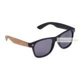 Napszemüveg parafával borított szárral.