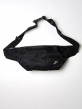 Nike hood waispack övtáska BA4272-0067