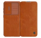 NILLKIN QIN PRO tok álló, finom bőr hatású (FLIP, oldalra nyíló, bankkártya tartó, kamera védelem) BARNA Samsung Galaxy S23 Plus (SM-S916)