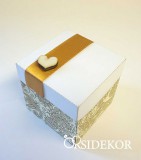 OrsiDekor Dobozos esküvői meghívó mintás dobozban, kis fa szívecskével 7x7 cm