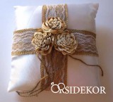 OrsiDekor Szatén gyűrűpárna vintage stílusban - jutával, csipkével és rusztikus virággal