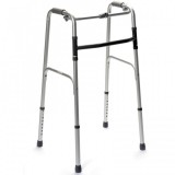 Összecsukható, lépegető járókeret, állítható magasságú