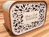 Pénzgyűjtő doboz esküvőre – egyedi névvel, rusztikus fa design