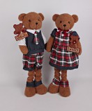 PLÜSS MEDVE FIÚ VAGY LÁNY, ÁLLÓ, KÉK-PIROS KOCKÁS FARMERRUHÁBAN