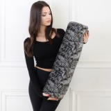 PRANA-Design Grey Leaves Tönkölyhéj henger jógapárna - PRANA Art Deco Collection