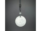 R.M.ékszer Kör om hegyikristály medál zsinóron 3,5cm