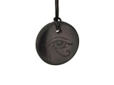 R.M.ékszer Shungit medál gravírozott Hórusz szeme 30mm