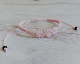 Rózsaszín hullámos makramé karkötő rózsakvarc ásványgyöngyökkel