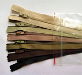 RT0 18 cm zárt műanyag spirál fogú 6 db os cipzár csomag vegyes színben