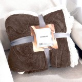 Sendia 150x200 cm Nyomott mintás ágytakaró, vastag polár pléd, fehér sherpa ágytakaró, csíkos sötét Barna polár