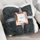 Sendia 150x200 cm Nyomott mintás ágytakaró, vastag polár pléd, fehér sherpa ágytakaró, csíkos sötét Szürke polár