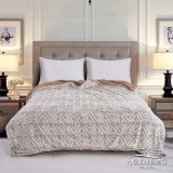 Sendia Mintás Sherpa ágytakaró pléd, 230x200 cm, színes sherpa ágytakaró, világos Barna