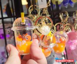 Shake Pohár Formájú Likvides Kulcstartó Bohóchallal