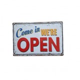 SilverHome Vintage Dekor Fémtábla, dombornyomott, 'Come in we are open' felirat, retro hangulatú kialakítás, 20x30cm