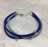 Színes, bogyós karkötő, világoskék és sötétkék színben