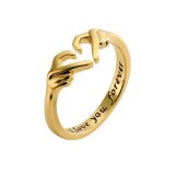 Szívet formázó kezek gyűrű