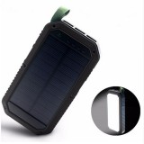SolarTech Hordozható napelemes powerbank és lámpa 10000mAh 3 USB csatlakozó