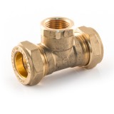 Tiemme Vágógyűrűs T fitting 2 oldala 22 mm-es szorítógyűrűs rézcsőhöz 3. oldala 3/4"belső menet, kéziszerszámmal szerelhető