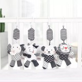 Tololo Kontrasztos fekete-fehér plüss csörgős játék babakocsira, kiságyra, autósülésre