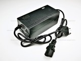 Töltő elektromos kerékpárhoz SLA 36V 1.8A három pólusú szögletes csatlakozóval