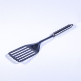 TOO KT-466 Fém konyhai spatula résekkel 33 cm - Fekete (KT-466)