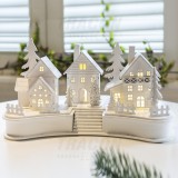 TRACON CHRWHVILW6WW LED karácsonyi falu, fa, fehér, elemes (X22082) Timer 6+18h,6LED, 3000K, 2xAA