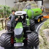 Traktor és Vízpermetező Játékkészlet