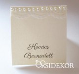 Ültetőkártya csipkével díszítve
