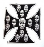Vaskeresztben koponyák hátfelvarró, nagyméretű