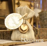 Vászon zsákocska cukrozott mandulával, csokiszívvel