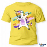 Vicces póló több színben, táncoló unikornis