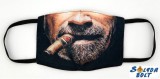 Vicces szájmaszk, szivarozó borostás férfi